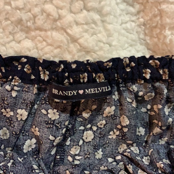 Brandy Melville Cropped Off the shoulder top - Picture 2 of 3